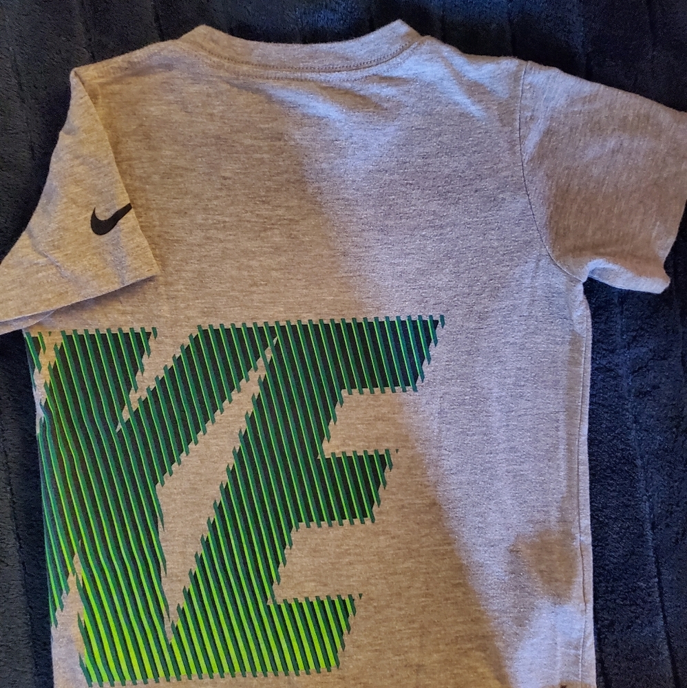 Nike - Picture 2 of 2
